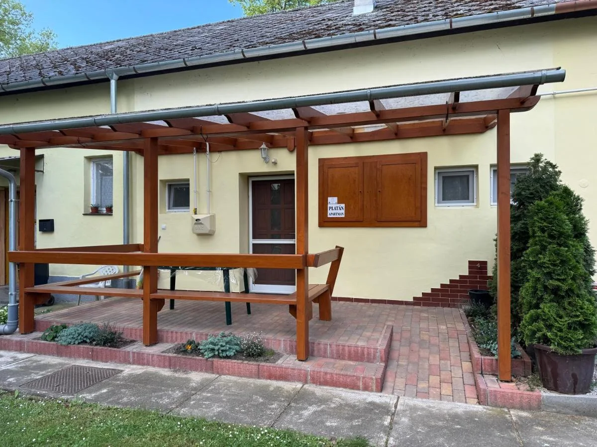 Platán Apartman terasz